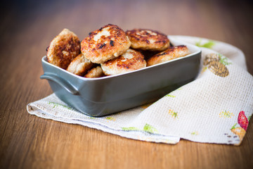 fried meat patties in a ceramic bowl