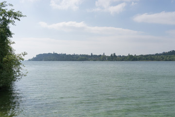 Landschaft auf der Insel Mainau im Bodensee im Frühling