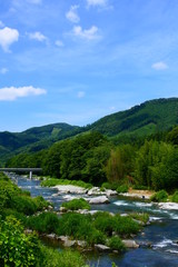 山間地の清流。アユ釣りで賑わう、夏の気仙川。陸前高田　岩手　日本。７月上旬。