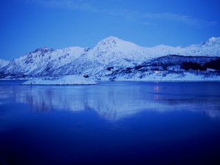 Obraz premium mare ghiacciato in montagna - frozen sea in mountains