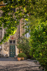 Fototapeta na wymiar Cozy courtyard in Tuscany