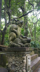 Fototapeta na wymiar Statue dans un temple à bali