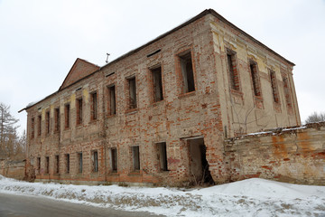 Obraz premium Facade of an old building in the ancient Russian city of Torzhok, Russia