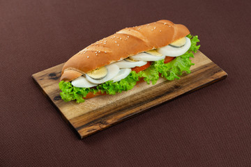 sandwich with egg greens and tomato