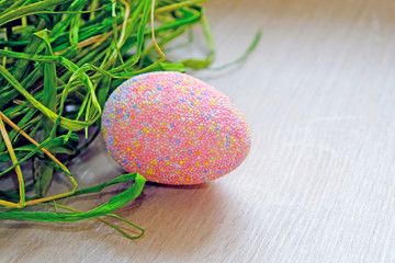 decorative easter egg on a wooden background. easter background