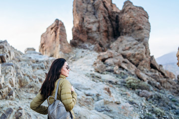 Naklejka premium Pretty tourist brunette girl walking near mountains.