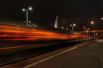 Fototapeta na wymiar światła stacji kolejowej
