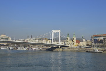 Fototapeta na wymiar The white Bridge Budapest 