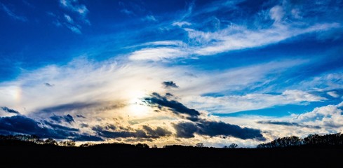 Fototapeta na wymiar Abendsonne mit Wolken
