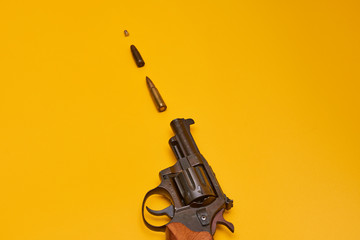 Naklejka premium Gun and bullets. Gun Revolver