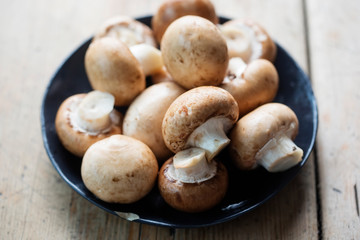 Chestnut mushrooms on plate 
