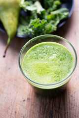 Green kale & pear smoothie 