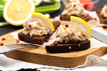 Forshmak with rye bread on cutting board, ready to eat