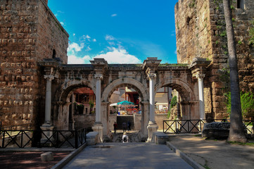 Obraz premium The Hadrianus gate in Antalya