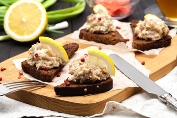 Forshmak with rye bread on cutting board, ready to eat