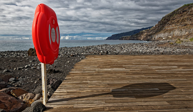 La Palma - Rettungsring (leer) am Strand