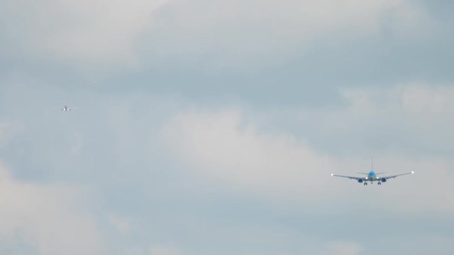 Jet airplane approaching