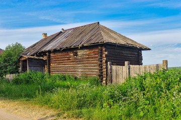 Fototapeta na wymiar old wooden house in the village on a summer day
