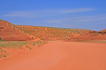 On the sandy road to Antelope Canyon 