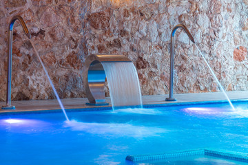 Thalassotherapy pool with waterfall and jets