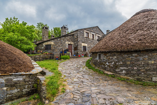 Piedrafita del Cebrero, Spain. Pallazo traditional houses