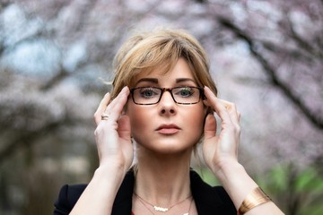 Frau mit Brille © Your-Pagedesign