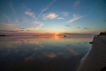 Obraz premium calm sunset with no wind on the lake