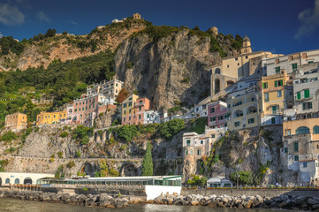 Fototapeta na wymiar Amalfi houses overlooking the cliff