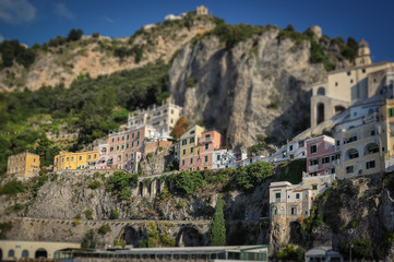 Fototapeta na wymiar Amalfi houses overlooking the cliff tilt shift effect