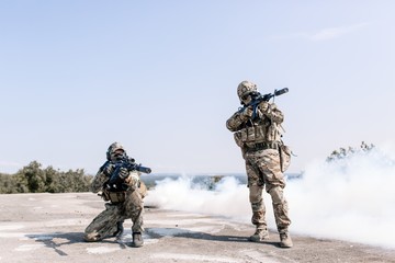 Obraz premium Military with sniper rifles preparing to fire on the enemy standing in the open air