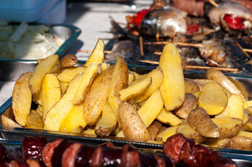 baked potato slices in the peel, street trade during the holiday