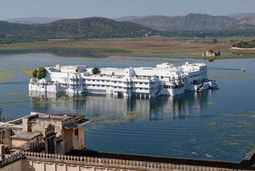 Fototapeta na wymiar Lake Palace in Udaipur, Rajasthan, India