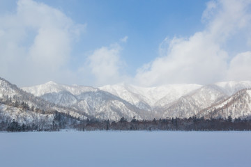 Fototapeta na wymiar 冬のオコタンペ湖