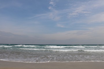 青い空と海白い波白浜海岸