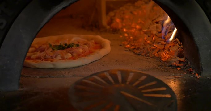 Baking pizza timelapse 4K