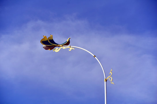 The bird of paradise street lamp decoration on The second Thai-Myanmar Friendship Bridge.