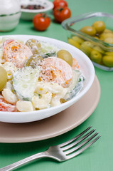 Salad with pasta and raw vegetables