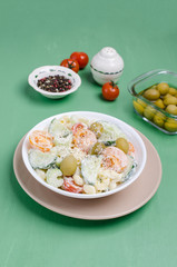 Salad with pasta and raw vegetables