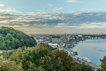 Obraz premium cityscape, transport in the city, wallpapers, view of the city, embankment, beautiful sky