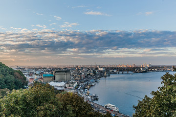 Fototapeta premium cityscape, transport in the city, wallpapers, view of the city, embankment, beautiful sky