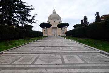 Fototapeta premium chiesa dei santi pietro e paolo,roma,italia.