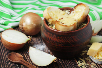 A ceramic pot with French onion soup