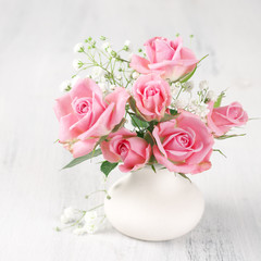 Obraz na płótnie Canvas Fresh flowers bouquet of pink roses