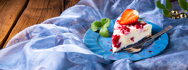 beautiful and tasty cheesecake without baking with strawberries