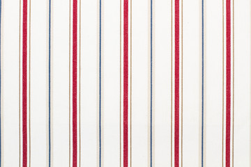 Textura de tela con rayas de colores blanca, gris y roja. Vista de frente y de cerca