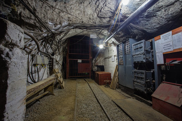 Fototapeta na wymiar Undeground gold mine shaft vertical downcast