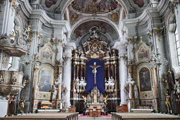 Fototapeta na wymiar Chiesa di Dobbiaco, Dolomiti