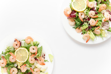delicious shrimp with salad and lemon