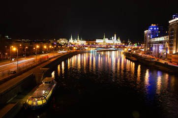 Fototapeta na wymiar embankments of Moscow at night
