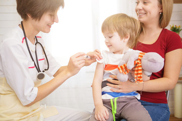Pediatrist examinate young patient's lungs with stethoscope